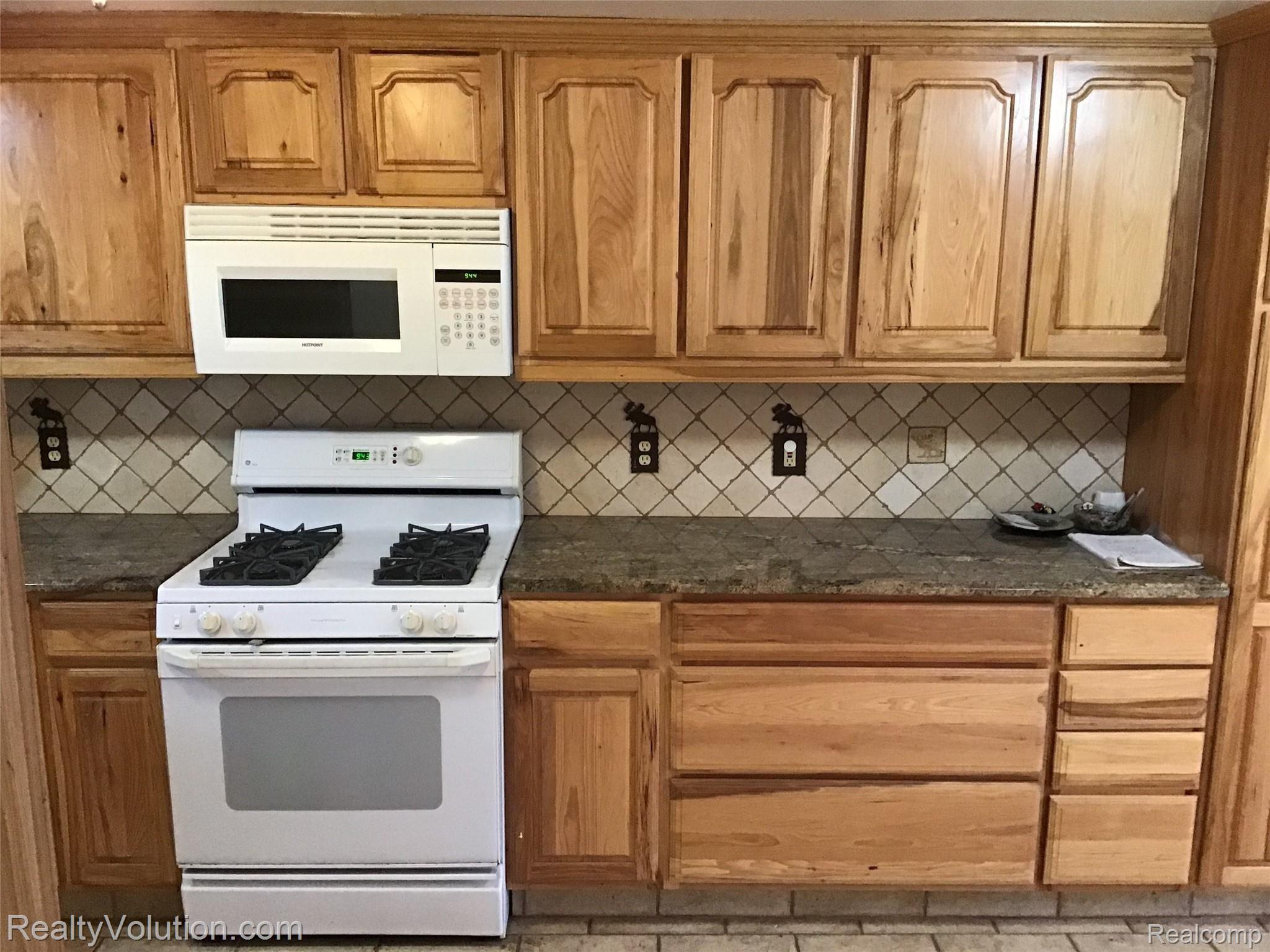 3780 Hunt Road Lapeer, MI 48446 - Photo 5 of 29 12F9506E-527F-41AB-93CD-AE64C089191D.jpeg