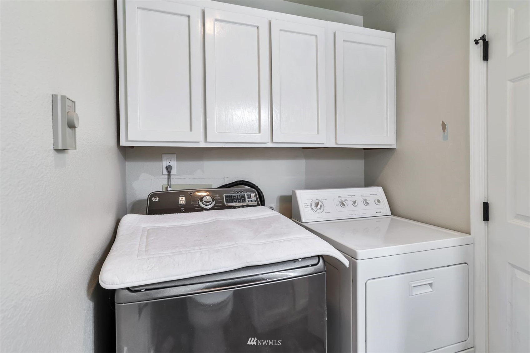 18910 Bothell Everett Highway, Unit O1 Bothell, WA 98012 - Photo 12 of 15 a utility room with dryer and washer