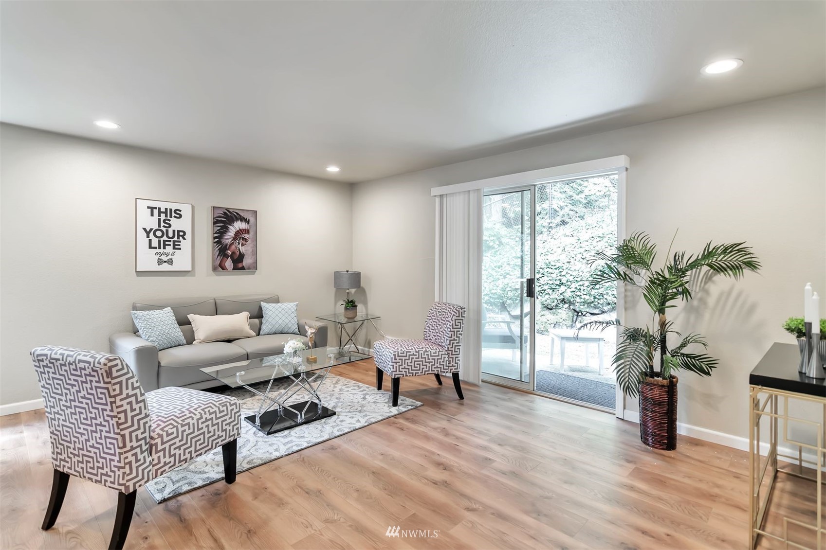 18910 Bothell Everett Highway, Unit O1 Bothell, WA 98012 - Photo 6 of 15 a living room with furniture and a potted plant