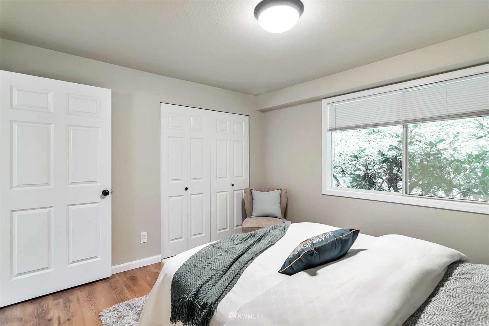 18910 Bothell Everett Highway, Unit O1 Bothell, WA 98012 - Photo 10 of 15 a bedroom with a bed and a window