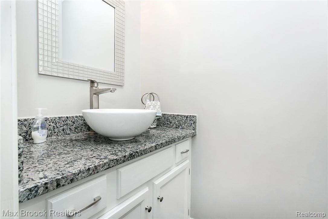 2922 Powderhorn Ridge Road Rochester, MI 48309 - Photo 15 of 31 Powderhorn Ridge-21.jpg