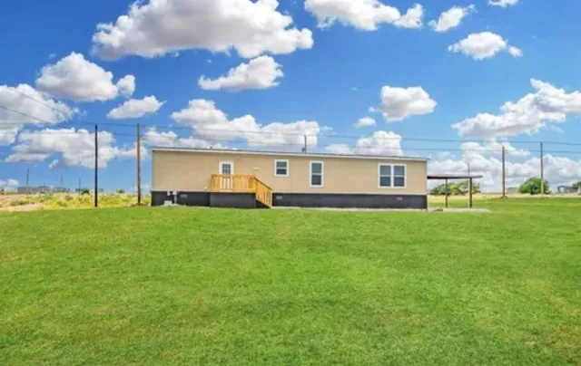 a view of a house with a backyard
