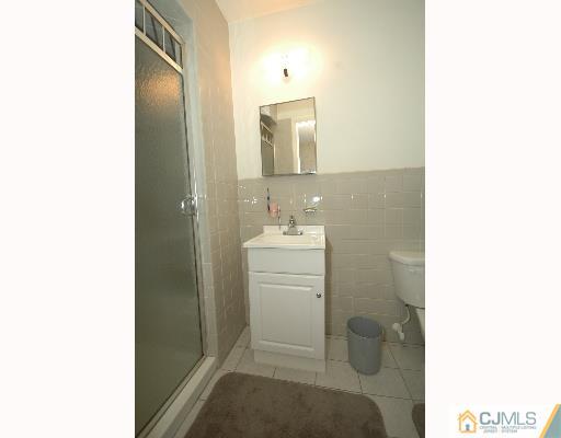 31 Peake Road Edison, NJ 08837 - Photo 3 of 8