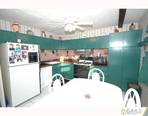 31 Peake Road Edison, NJ 08837 - Photo 7 of 8