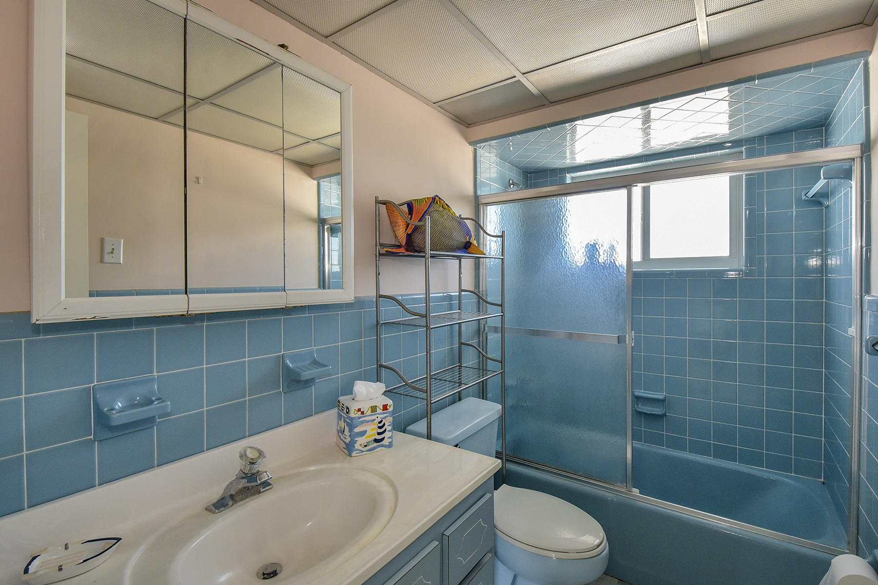 1106 Heron Road Key Largo, FL 33037 - Photo 6 of 14 Bathromm