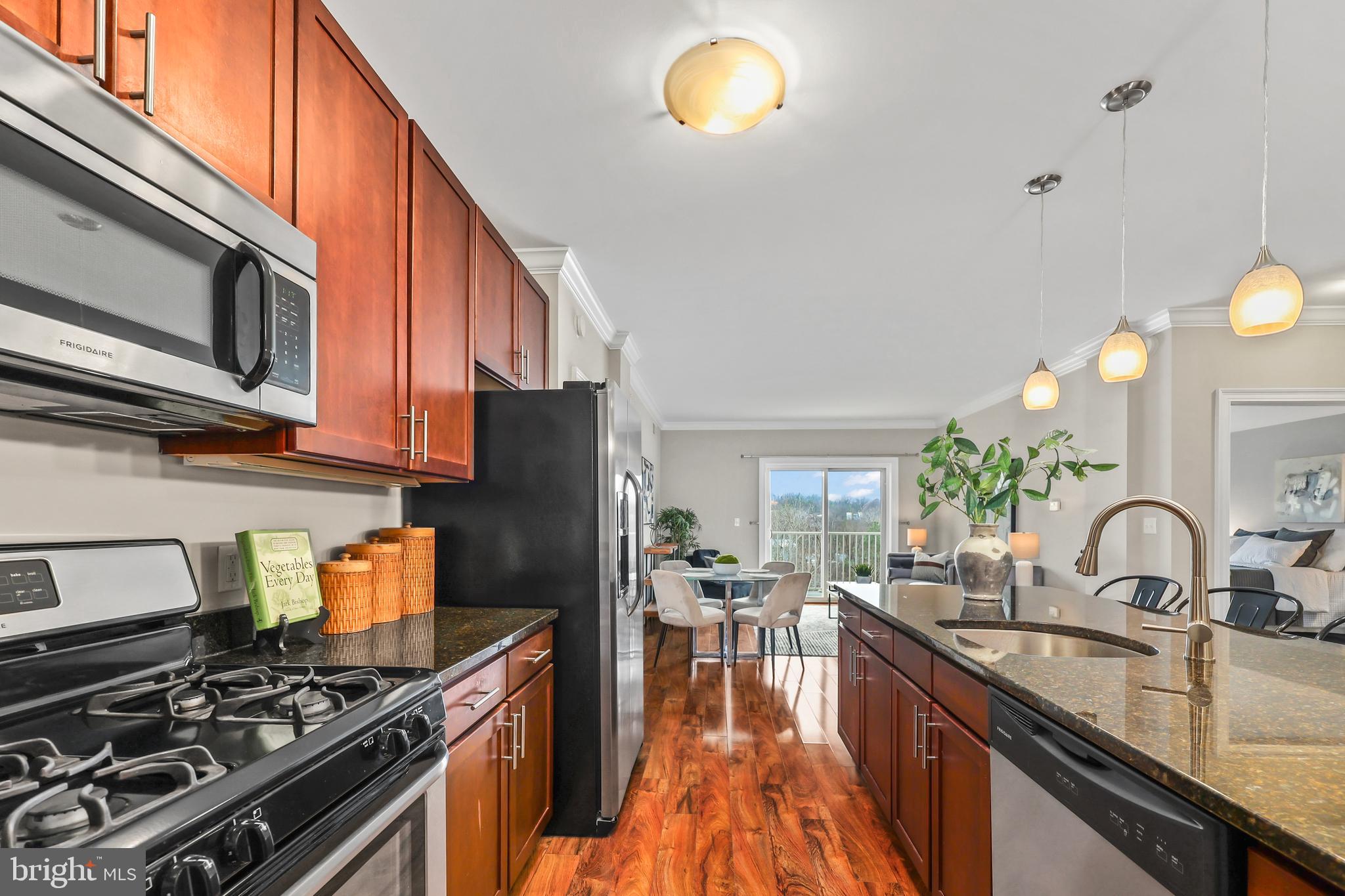 6301 Edsall Road, Unit 407 Alexandria, VA 22312 - Photo 6 of 42 Gas Cooking!