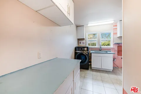 $1,099,000 | 741 North Clybourn Avenue, Burbank, CA 91505