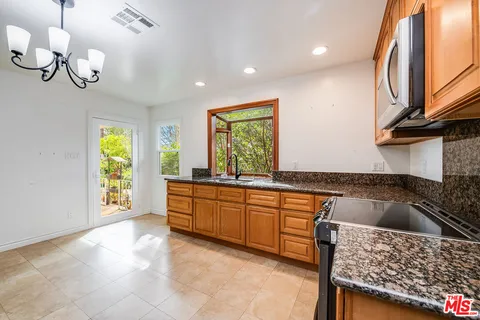 $1,099,000 | 741 North Clybourn Avenue, Burbank, CA 91505