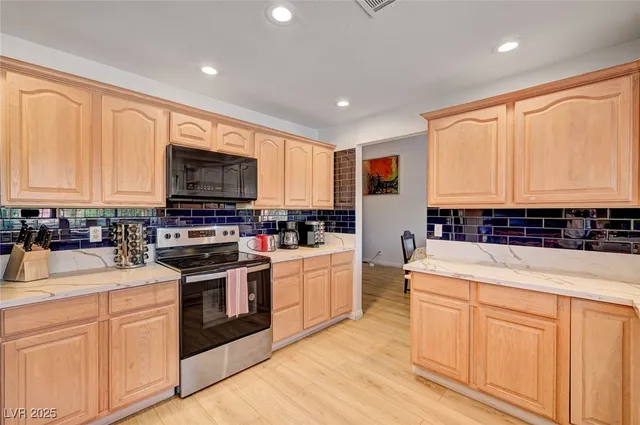 $2,400 | 3736 South Lindell Road, Las Vegas, NV 89103