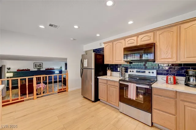 $2,400 | 3736 South Lindell Road, Las Vegas, NV 89103