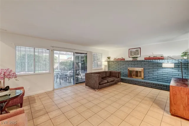 $2,400 | 3736 South Lindell Road, Las Vegas, NV 89103