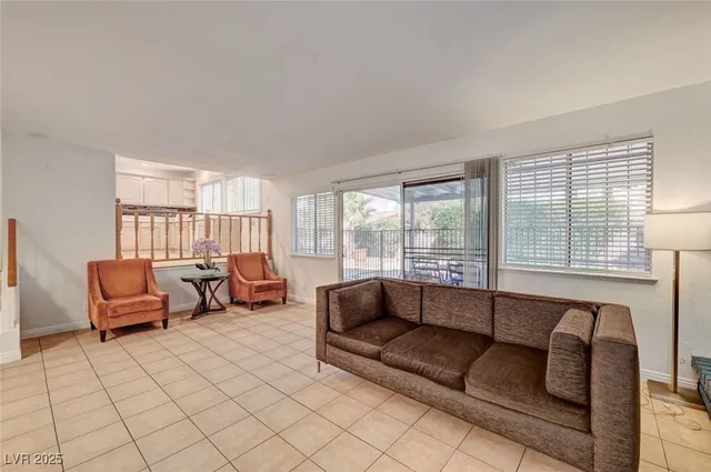 $2,400 | 3736 South Lindell Road, Las Vegas, NV 89103