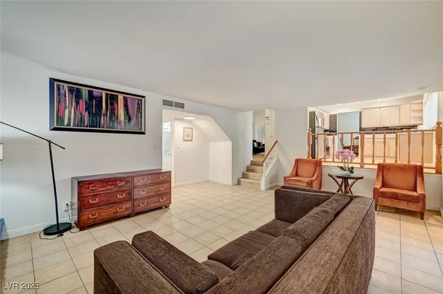 $2,400 | 3736 South Lindell Road, Las Vegas, NV 89103