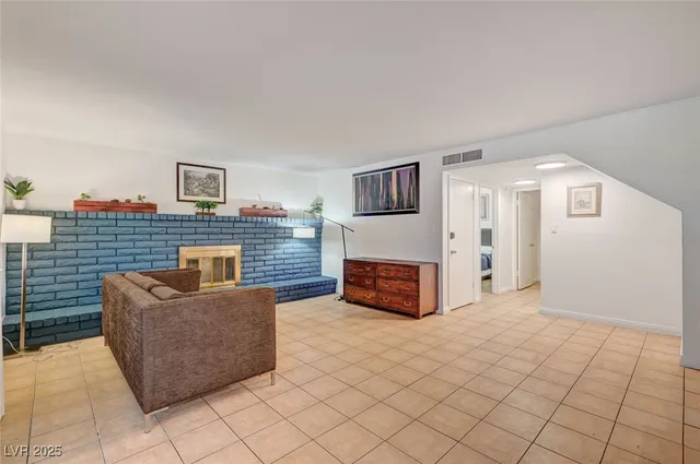 $2,400 | 3736 South Lindell Road, Las Vegas, NV 89103