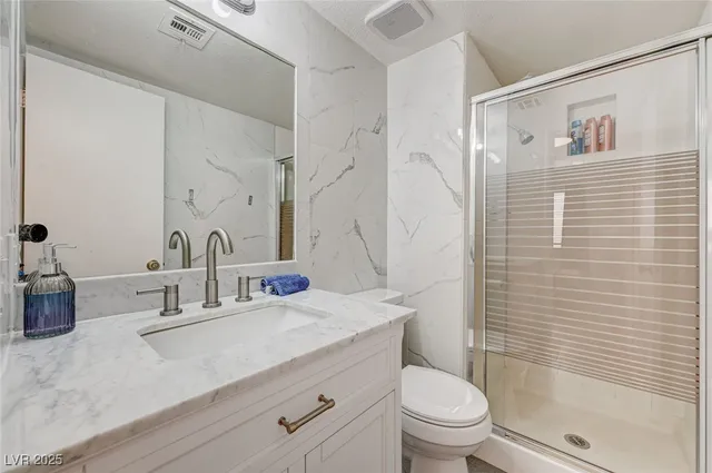 $2,400 | 3736 South Lindell Road, Las Vegas, NV 89103