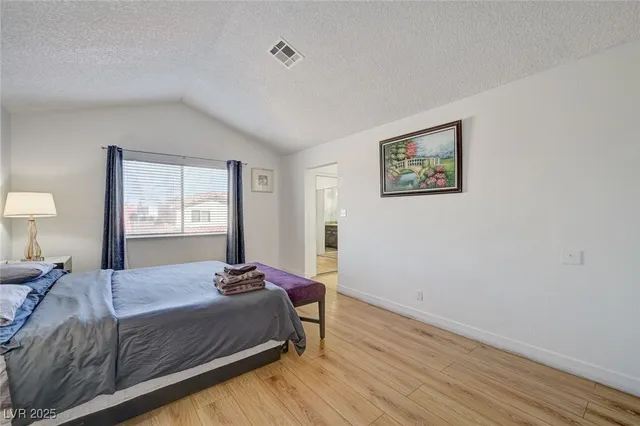 $2,400 | 3736 South Lindell Road, Las Vegas, NV 89103