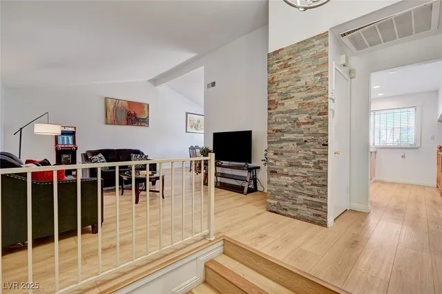 $2,400 | 3736 South Lindell Road, Las Vegas, NV 89103