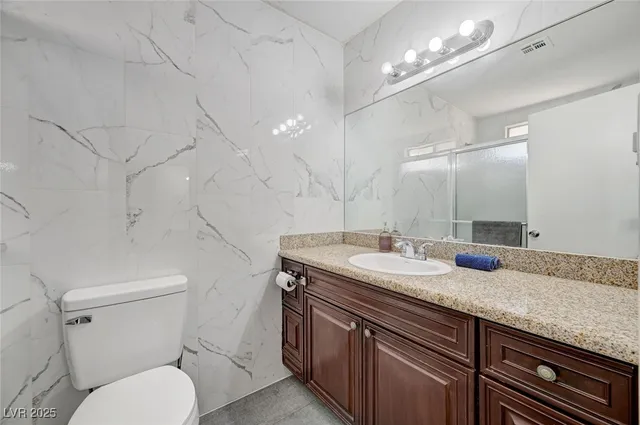 $2,400 | 3736 South Lindell Road, Las Vegas, NV 89103