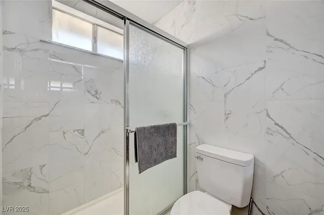 $2,400 | 3736 South Lindell Road, Las Vegas, NV 89103