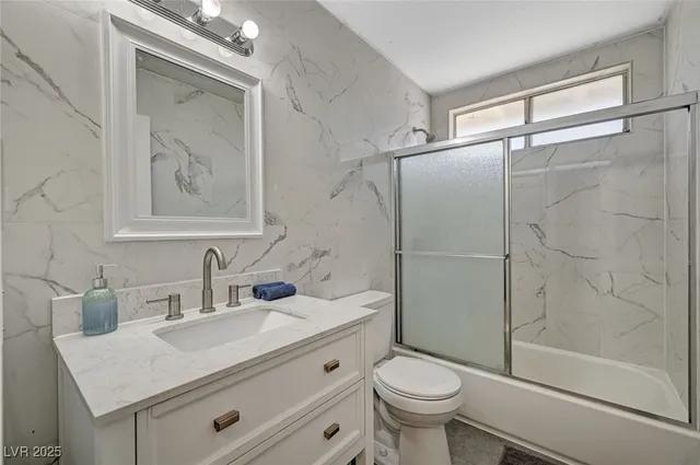 $2,400 | 3736 South Lindell Road, Las Vegas, NV 89103