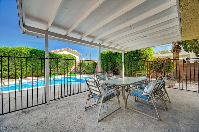 $2,400 | 3736 South Lindell Road, Las Vegas, NV 89103