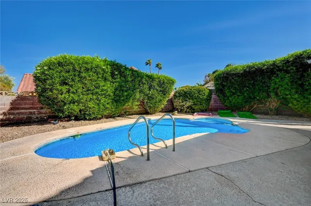 $2,400 | 3736 South Lindell Road, Las Vegas, NV 89103