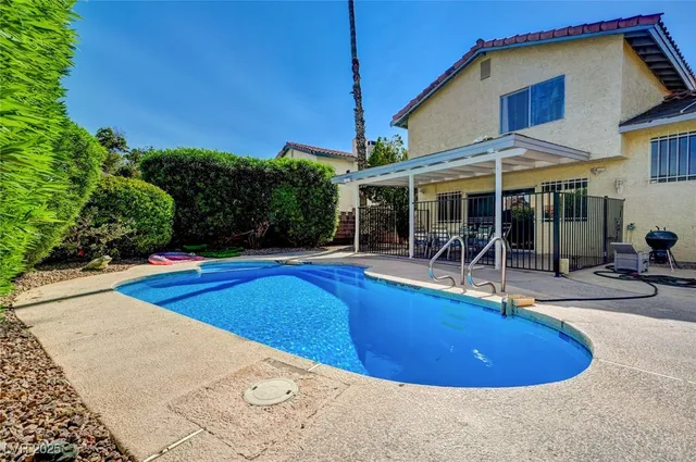 $2,400 | 3736 South Lindell Road, Las Vegas, NV 89103