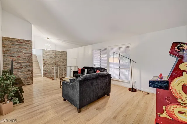 $2,400 | 3736 South Lindell Road, Las Vegas, NV 89103