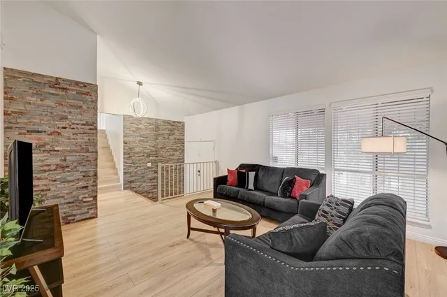 $2,400 | 3736 South Lindell Road, Las Vegas, NV 89103