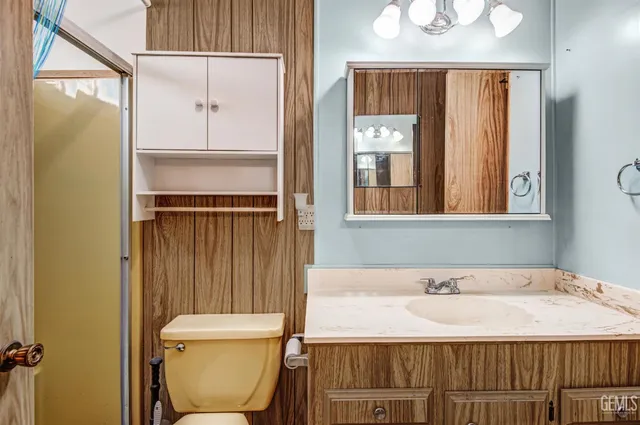 a view of an empty room with a ceiling fan