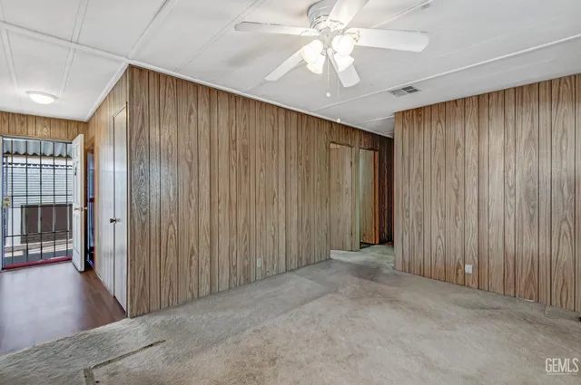 en view interior of a house with an entryway