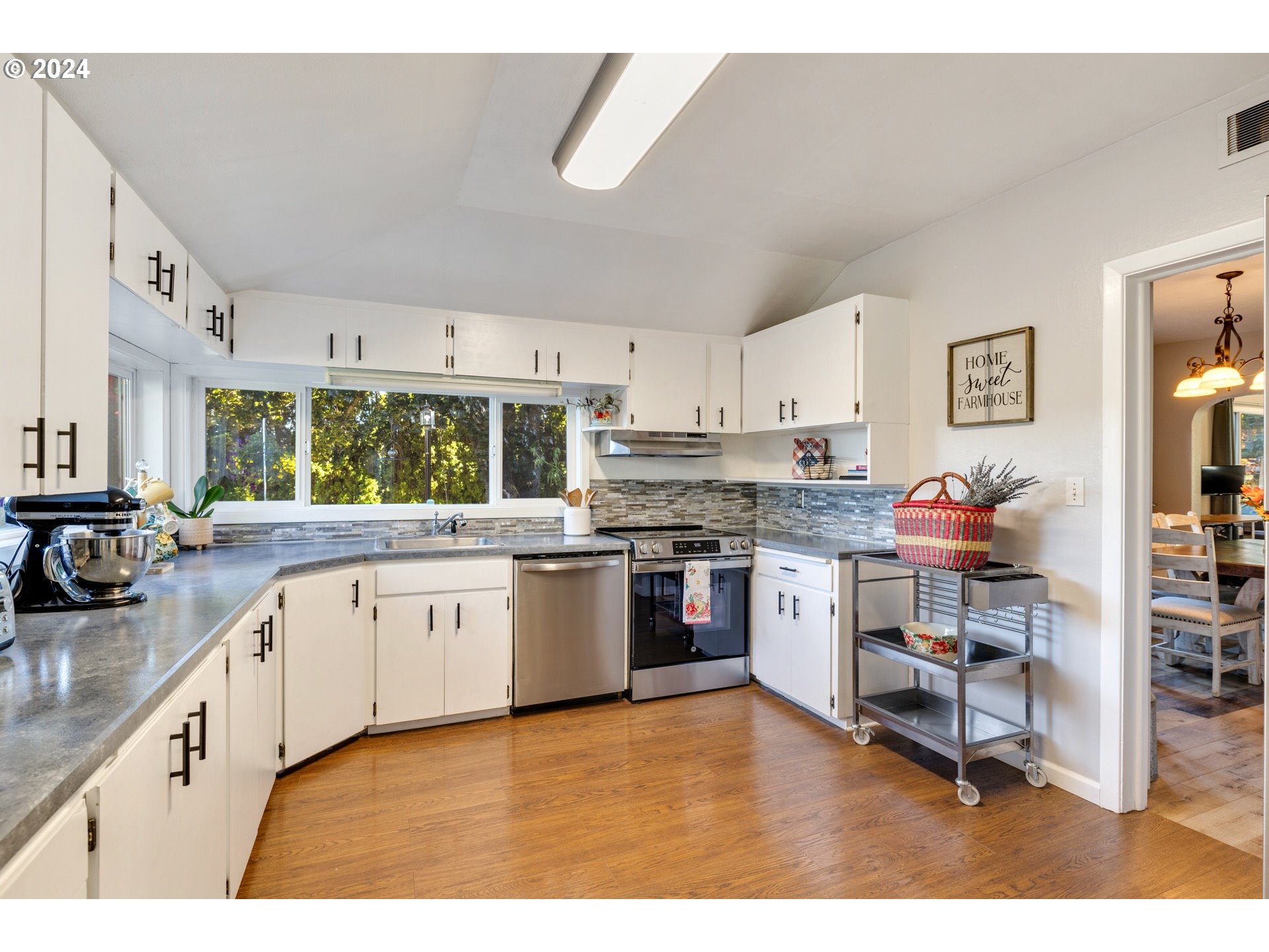 2325 Reed Road Hood River, OR 97031 - Photo 13 of 47 Gallery Image 13