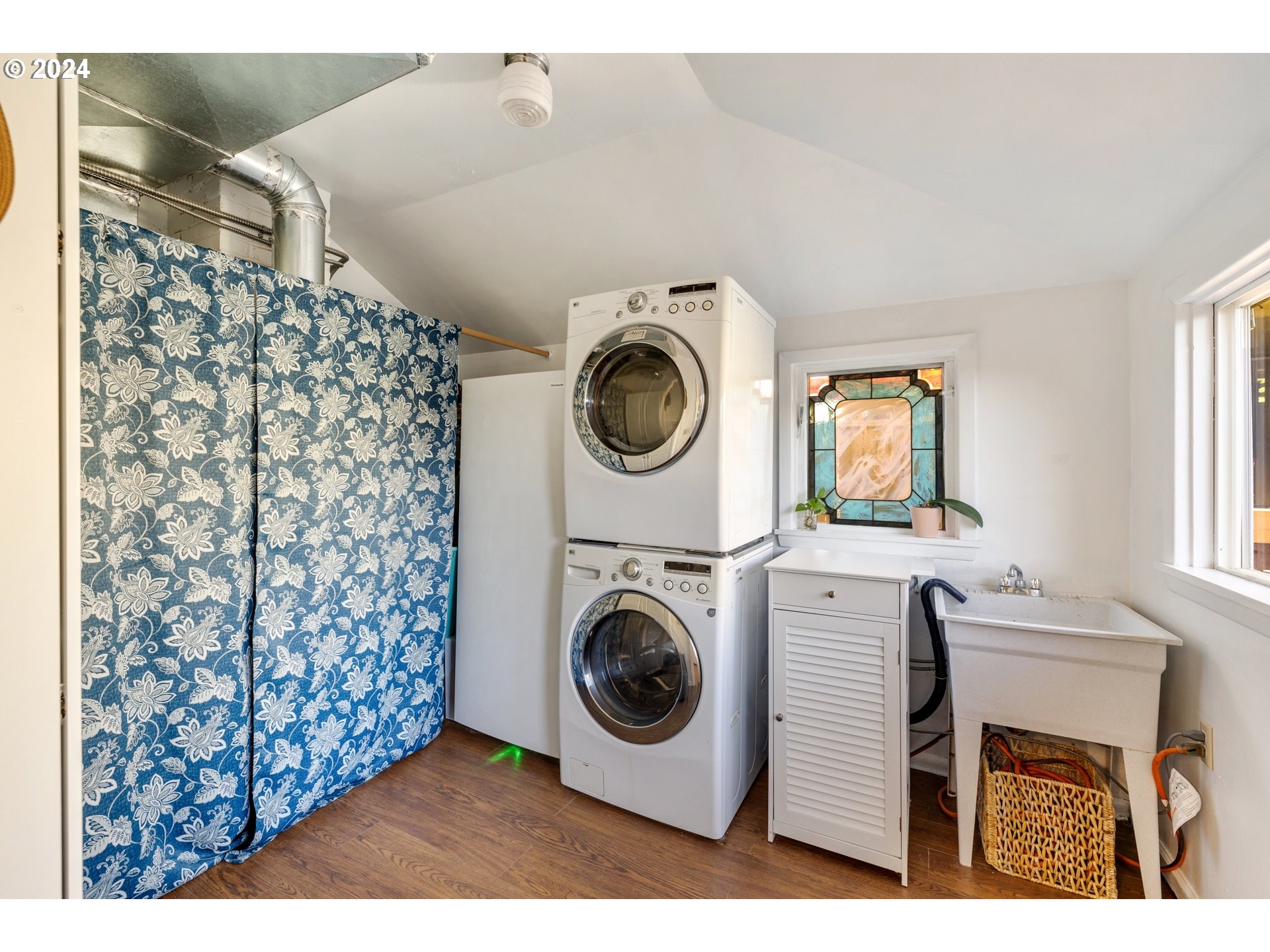 2325 Reed Road Hood River, OR 97031 - Photo 24 of 47 Gallery Image 24