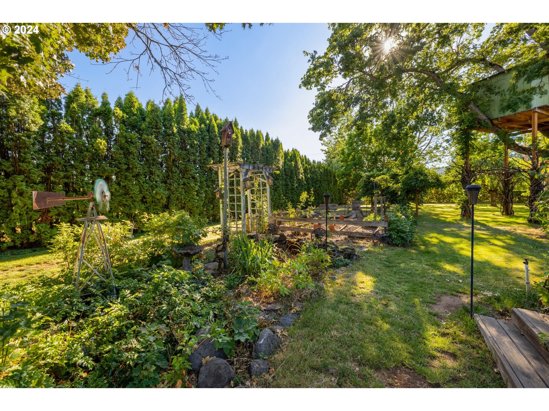 2325 Reed Road Hood River, OR 97031 - Photo 29 of 47 Gallery Image 29