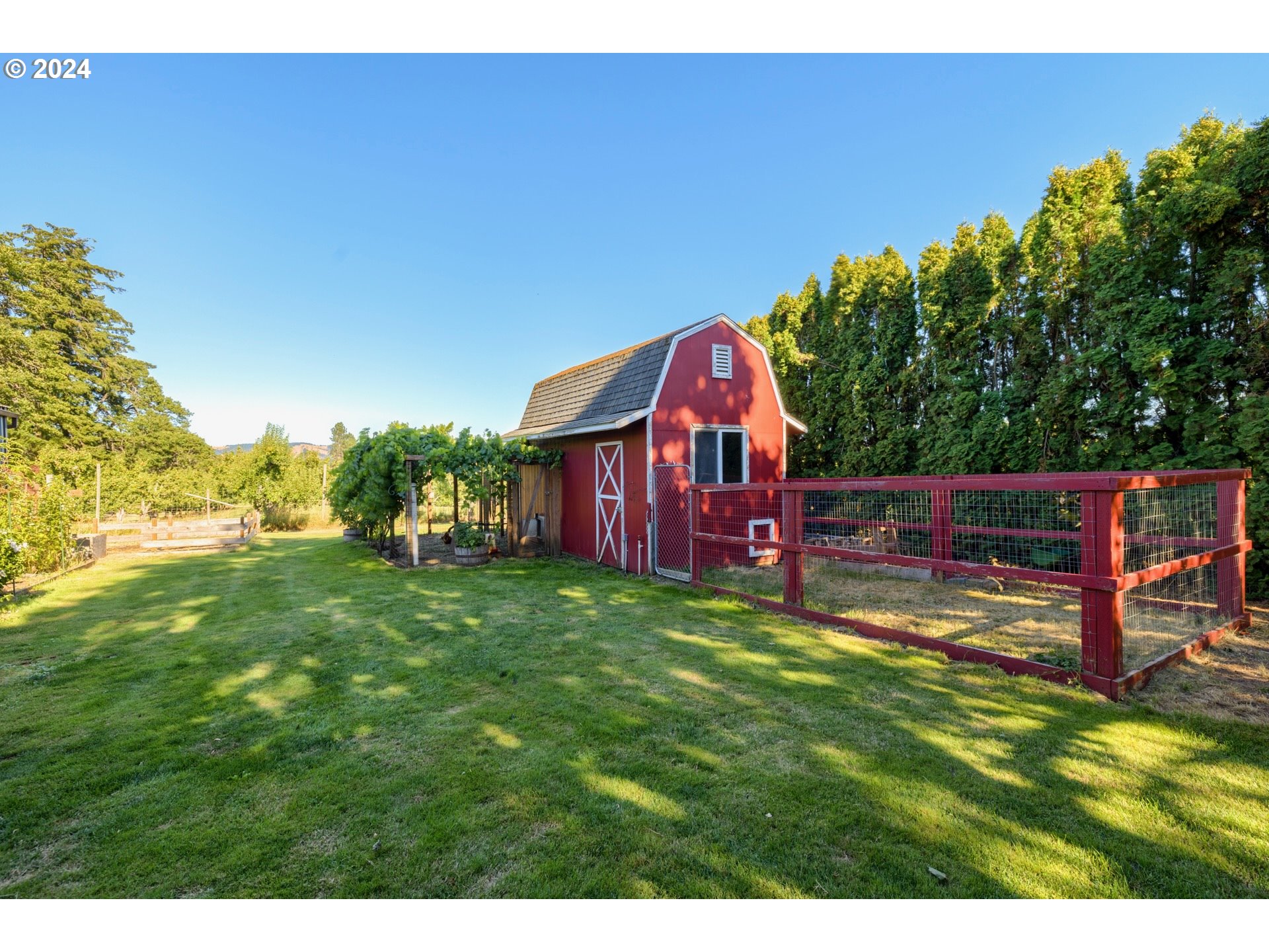 2325 Reed Road Hood River, OR 97031 - Photo 33 of 47 Gallery Image 33