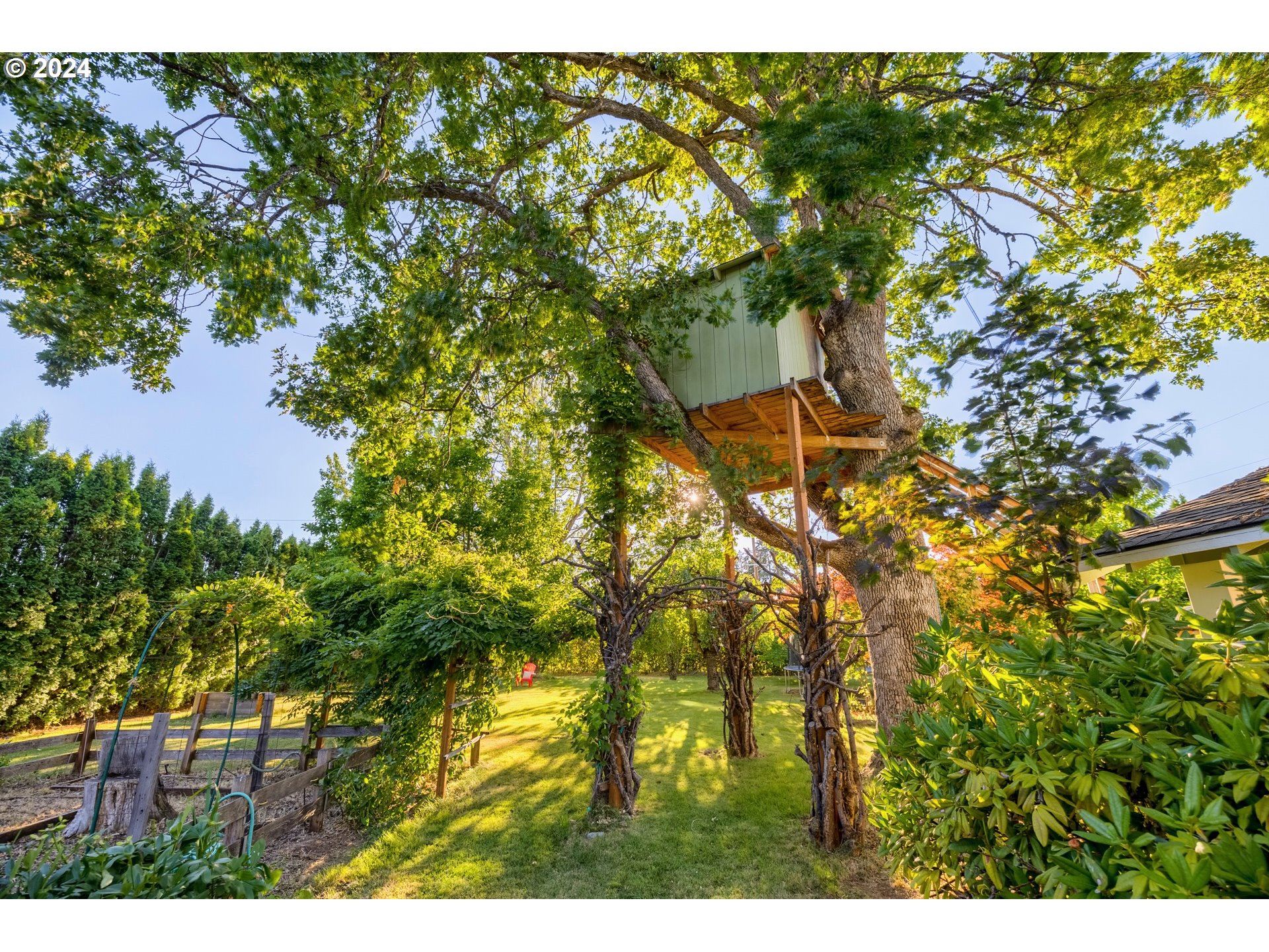 2325 Reed Road Hood River, OR 97031 - Photo 38 of 47 Gallery Image 38