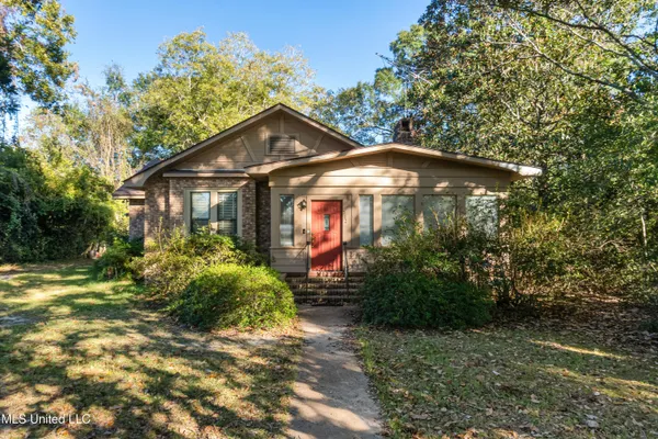 $230,000 | 312 North Jackson Street, Poplarville, MS 39470