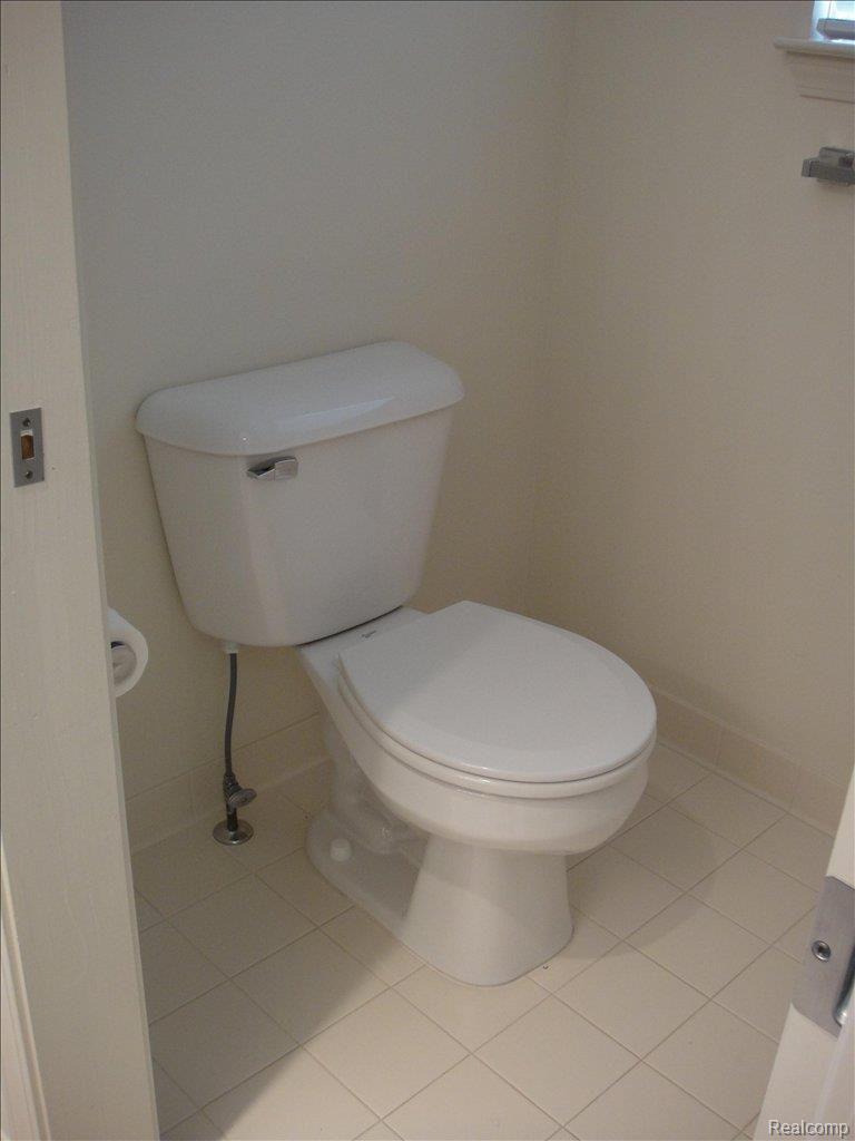 6520 Turtle Walk, Unit 11 Clarkston, MI 48346 - Photo 14 of 22 Bathroom2