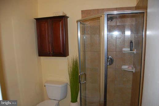 318 Cabin Road Southeast Vienna, VA 22180 - Photo 12 of 27 Bath (Master)