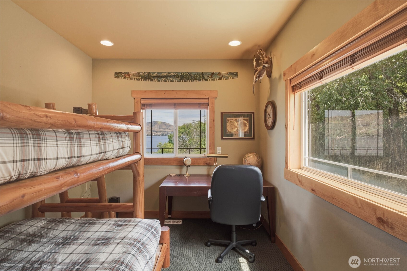 915 South Lakeshore Road Chelan, WA 98816 - Photo 24 of 40