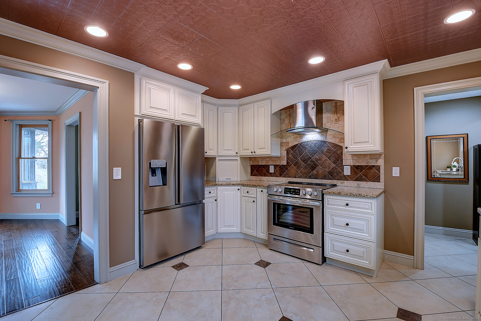 186 Raymond Road West Hartford, CT 06107 - Photo 6 of 39