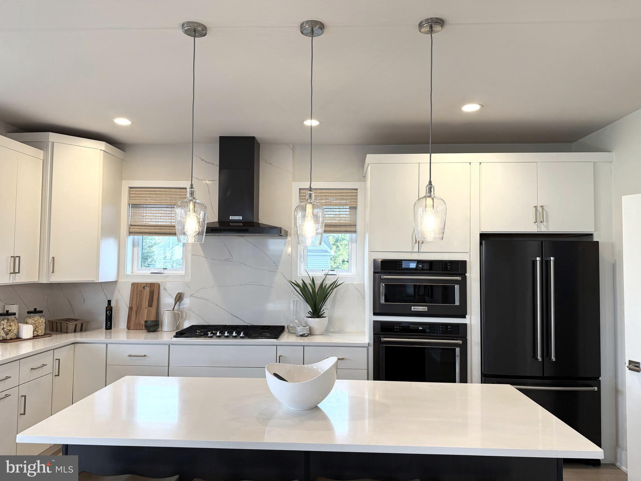 117 Foreside Road Malvern, PA 19355 - Photo 26 of 71 Large & Elegant Quartz Counter top