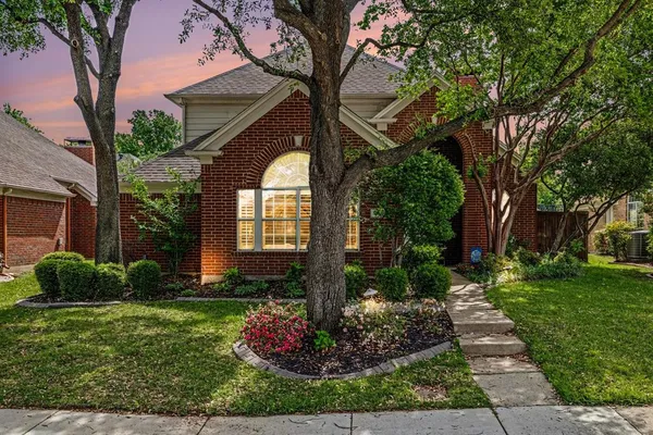 $489,900 | 337 Touchdown Drive, Irving, TX 75063