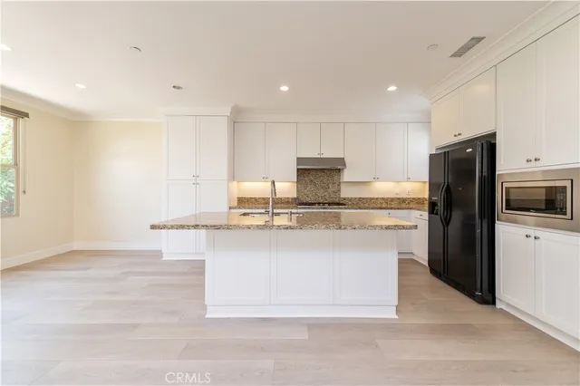 $5,800 | 85 Birmingham, Irvine, CA 92620