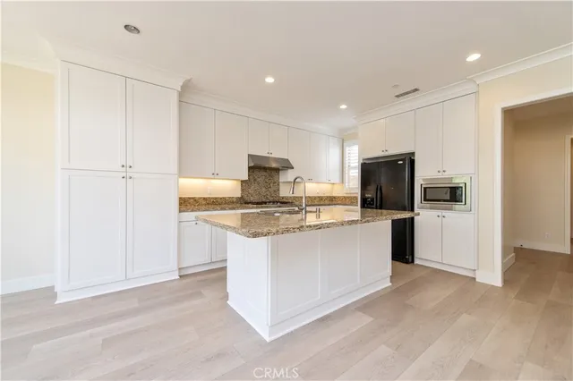 $5,800 | 85 Birmingham, Irvine, CA 92620