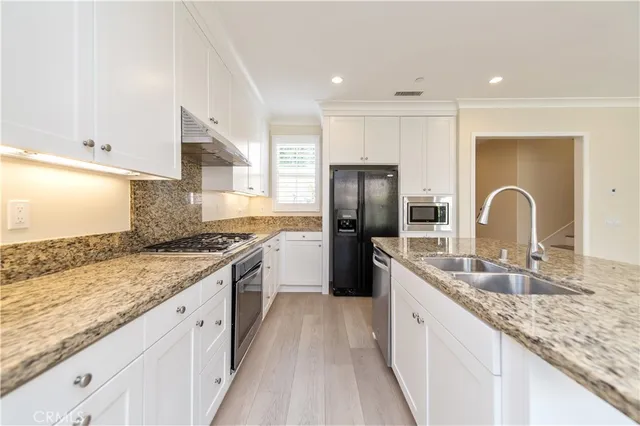 $5,800 | 85 Birmingham, Irvine, CA 92620