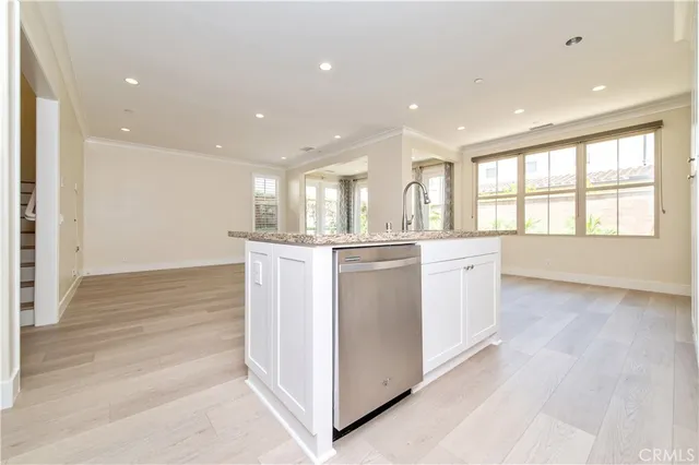 $5,800 | 85 Birmingham, Irvine, CA 92620