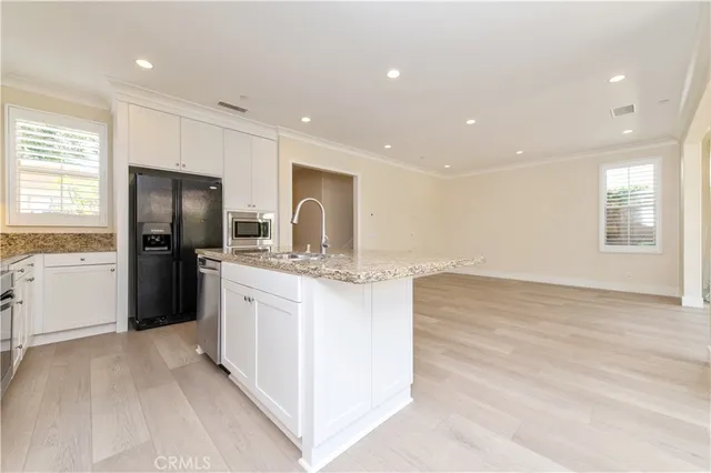 $5,800 | 85 Birmingham, Irvine, CA 92620