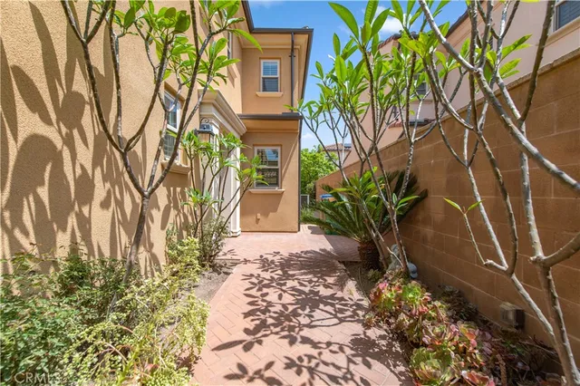 $5,800 | 85 Birmingham, Irvine, CA 92620