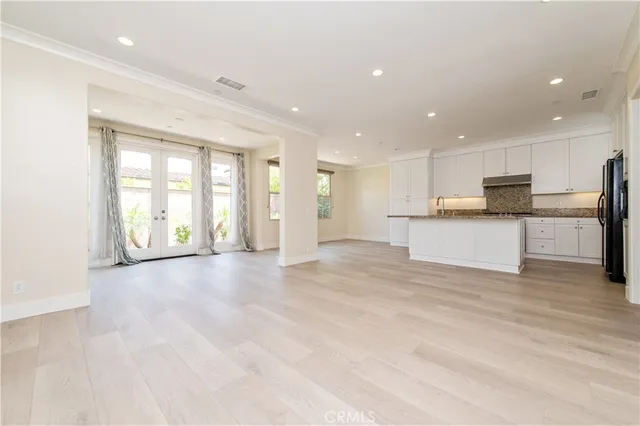 $5,800 | 85 Birmingham, Irvine, CA 92620